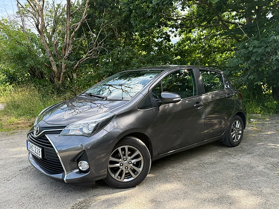 Toyota Yaris 2 of 5