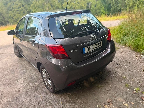 Toyota Yaris 4 of 5