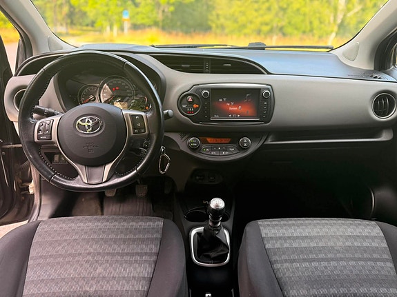 Toyota Yaris 5 of 5