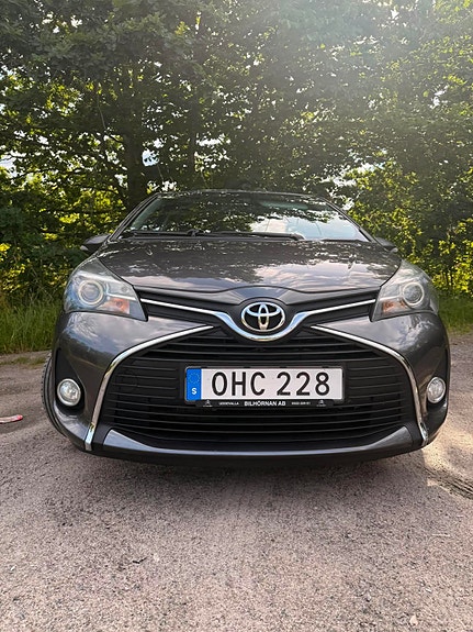 Toyota Yaris 3 of 5