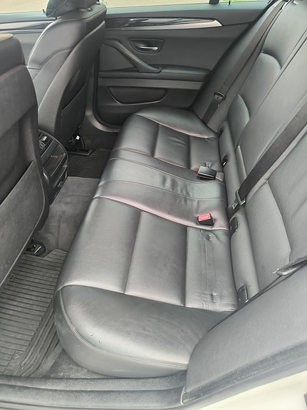 BMW 520d 3 of 5