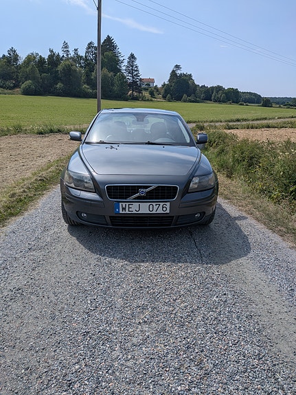 Volvo S40 2 of 5