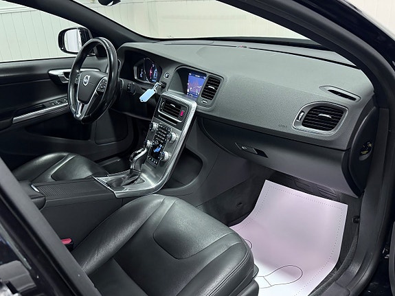 Volvo V60 Cross Country 15 of 25