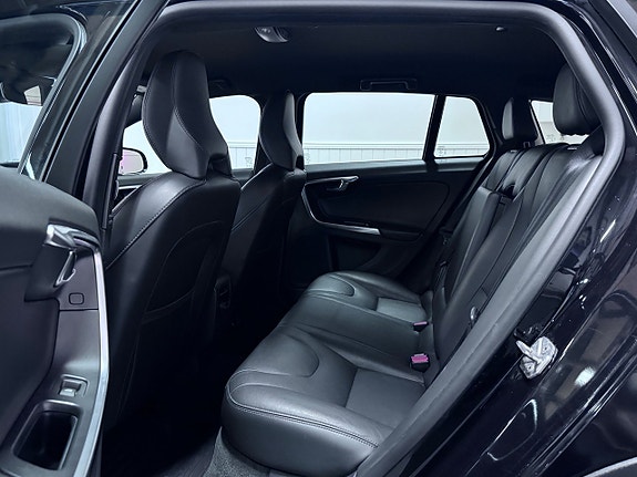 Volvo V60 Cross Country 17 of 25