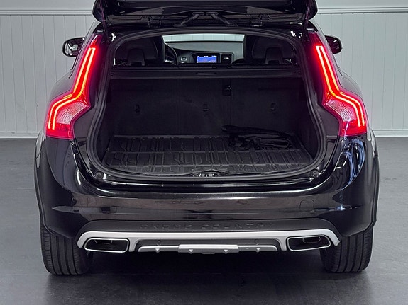 Volvo V60 Cross Country 10 of 25