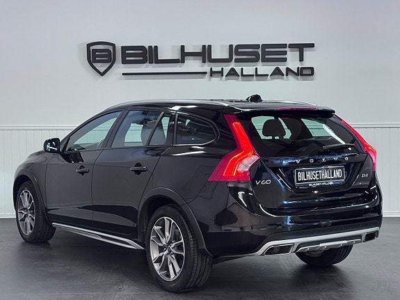 Volvo V60 Cross Country 8 of 25
