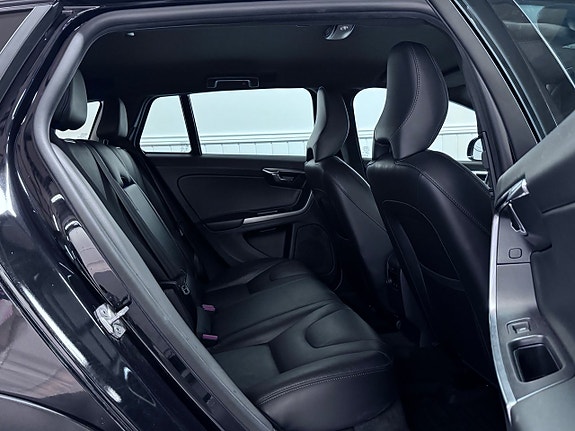 Volvo V60 Cross Country 16 of 25