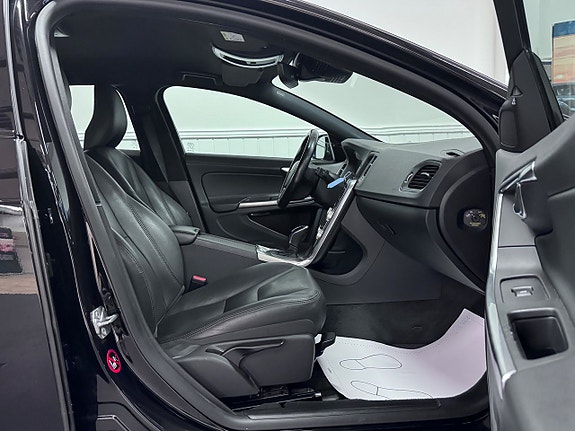 Volvo V60 Cross Country 14 of 25