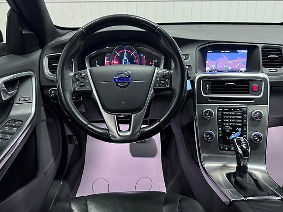 Volvo V60 Cross Country 18 of 25