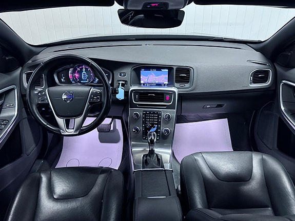 Volvo V60 Cross Country 11 of 25