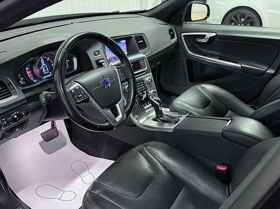 Volvo V60 Cross Country 12 of 25