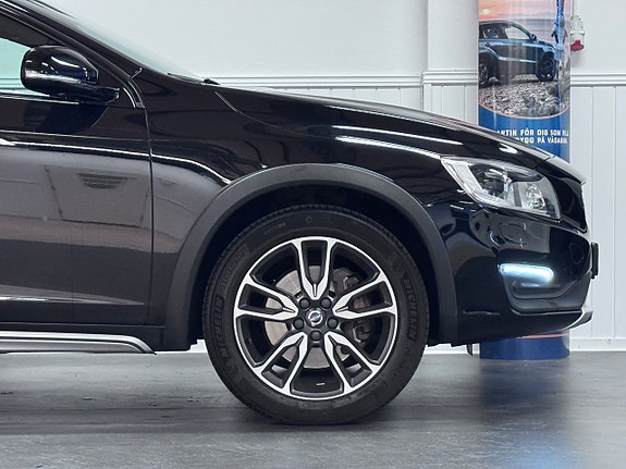 Volvo V60 Cross Country 7 of 25