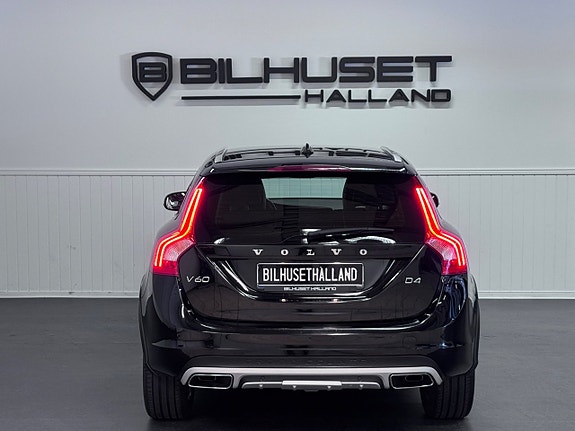 Volvo V60 Cross Country 9 of 25