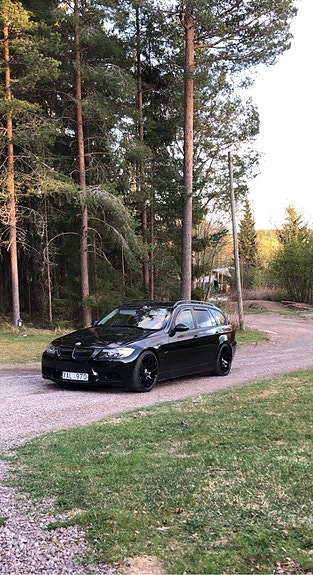 BMW 325i 3 of 4