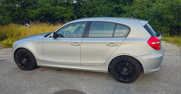 BMW 118d 2 of 5