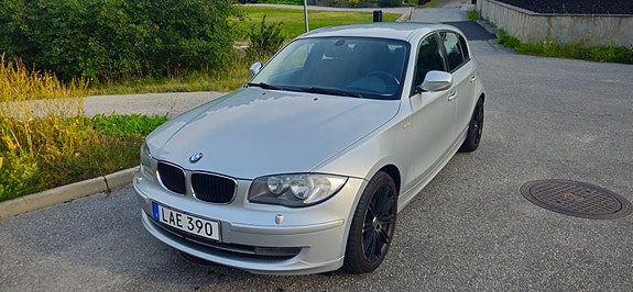 BMW 118d 3 of 5