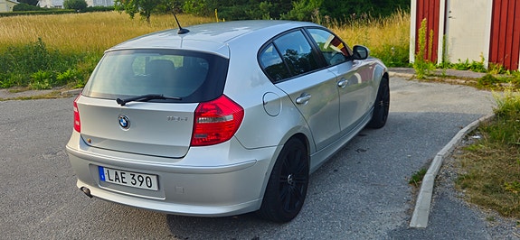 BMW 118d 4 of 5