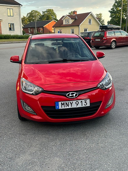 Hyundai i20 2 of 5