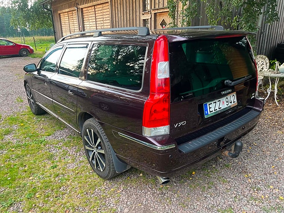 Volvo V70 3 of 5