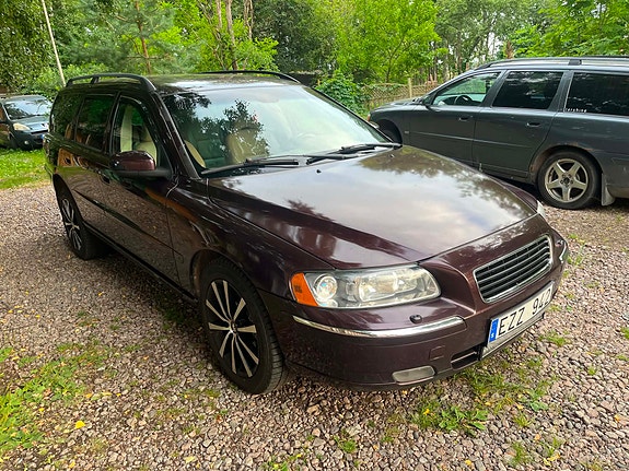 Volvo V70 2 of 5