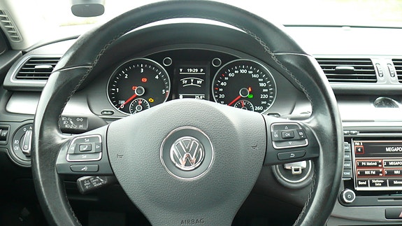 Volkswagen Passat 10 of 18