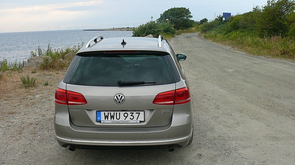 Volkswagen Passat 2 of 5