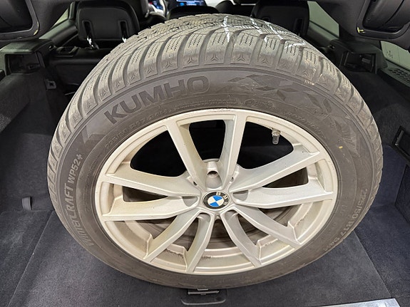 BMW 330e 25 of 26