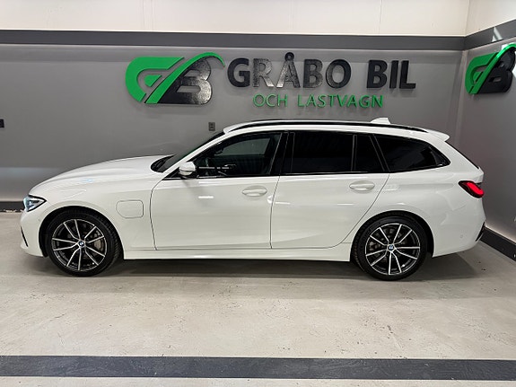 BMW 330e 2 of 5