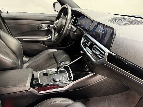 BMW 330e 15 of 26