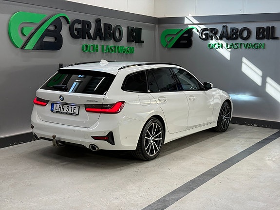 BMW 330e 5 of 5