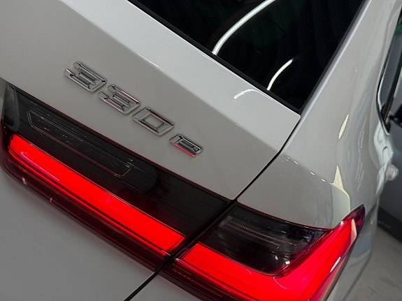 BMW 330e 9 of 26