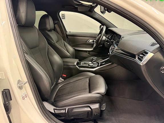 BMW 330e 11 of 26
