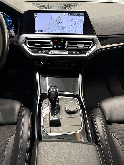 BMW 330e 22 of 26