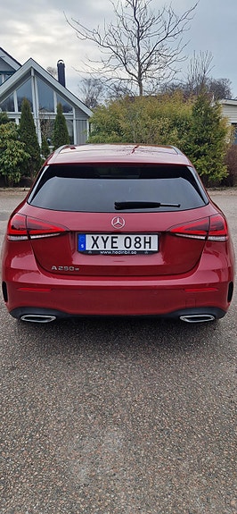 Mercedes-Benz A250 e 3 of 5