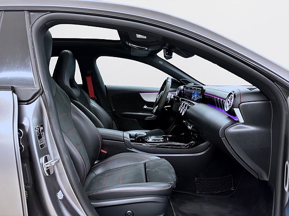Mercedes-Benz CLA45 11 of 21