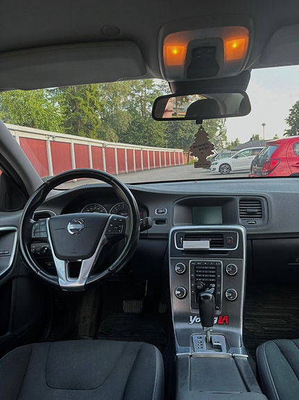 Volvo S60 4 of 5
