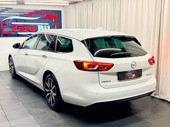 Opel Insignia 2 of 5
