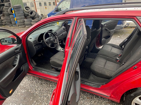 Toyota Avensis 6 of 9