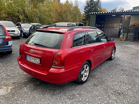 Toyota Avensis 7 of 9