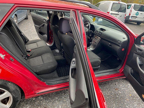 Toyota Avensis 5 of 9