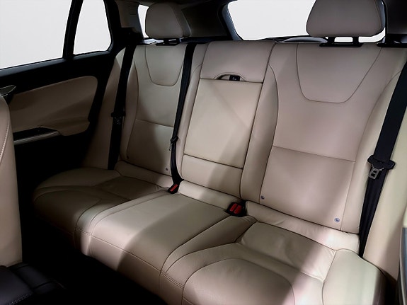 Volvo V60 9 of 19