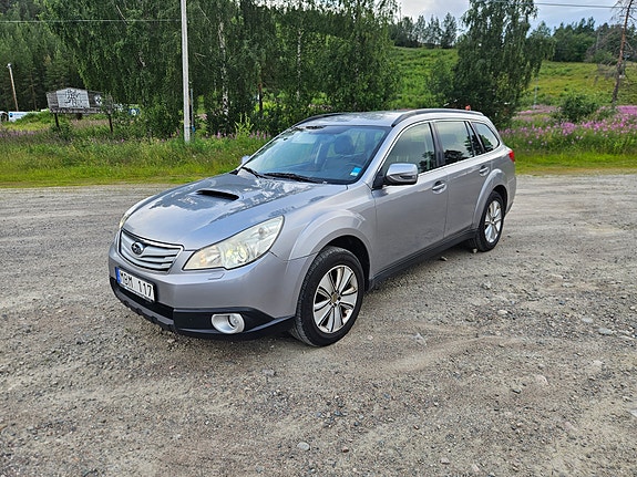Subaru Outback 2 of 5