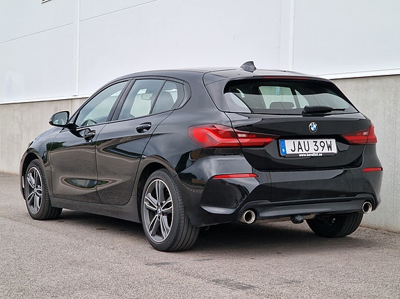 BMW 118d 2 of 10