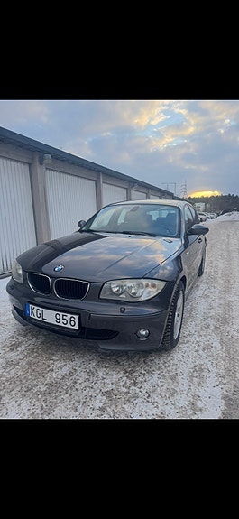 BMW 120i 2 of 5