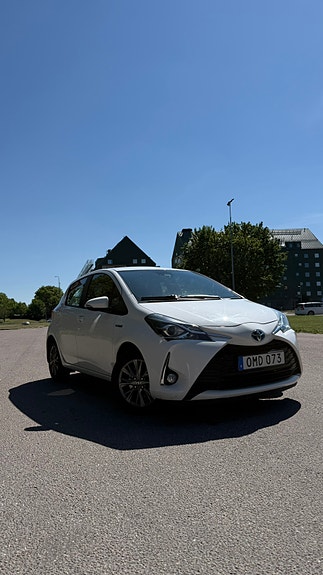 Toyota Yaris 2 of 11