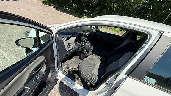 Toyota Yaris 7 of 11