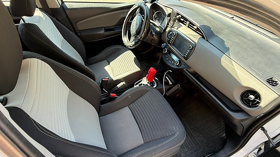 Toyota Yaris 3 of 11