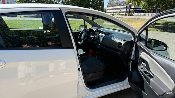 Toyota Yaris 5 of 11