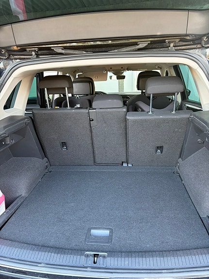 Volkswagen Tiguan 4 of 5