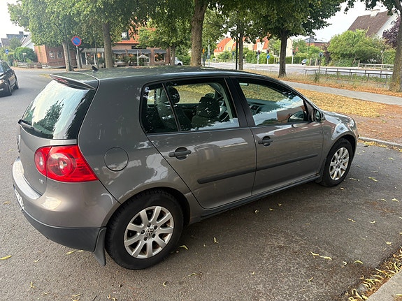 Volkswagen Golf V 3 of 5
